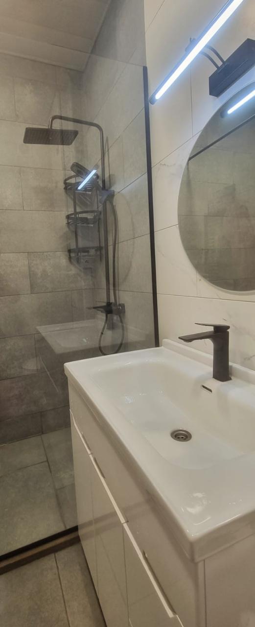 Two bedrooms for sale - Image 6